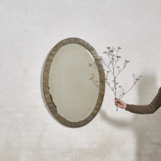 Miroir oval en laiton embouti