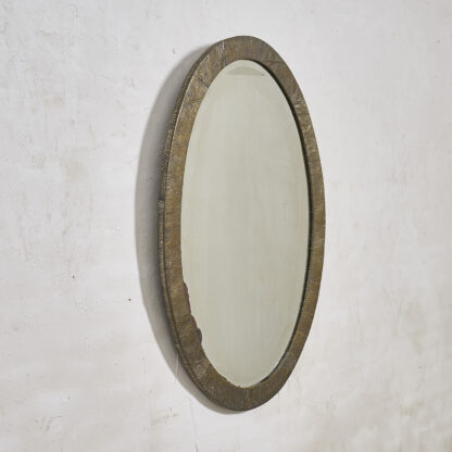 Miroir oval en laiton embouti