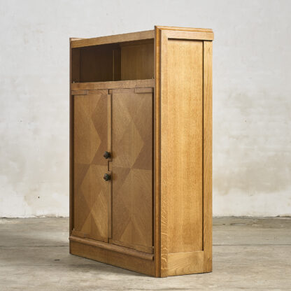 Cabinet en chêne guillerme et chambron