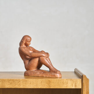 Femme nu assise