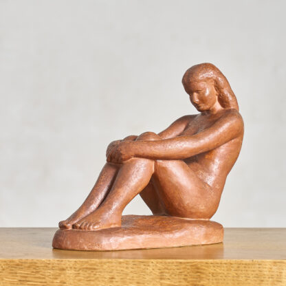 Femme nu assise