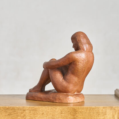 Femme nu assise