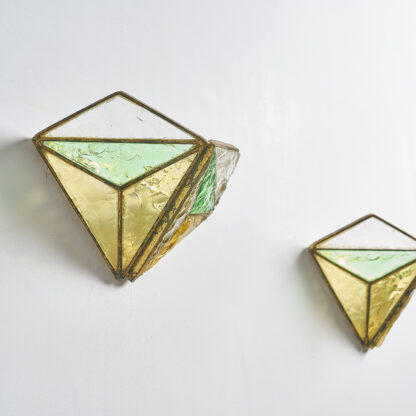 Paire d'appliques en verre taillé