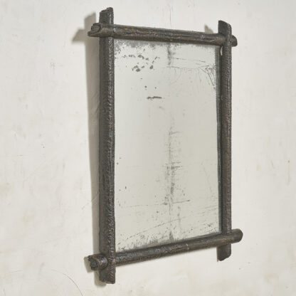 Miroir ancien sculpté