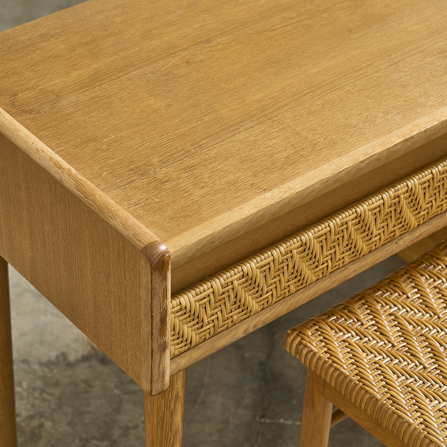 Coiffeuse et commode chêne et rotin