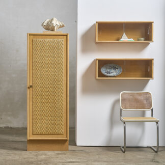 penderie en chêne et rotin