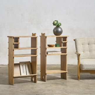 Paire d'étagères en chêne cérusé
