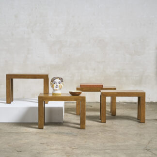 4 tables d'appoint gainées de cuir