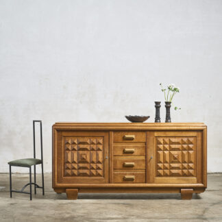 Buffet aux pointes de diamant