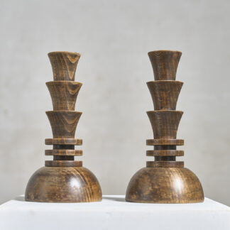 Paire de bougeoirs moderniste