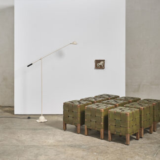 9 tabourets en lanières de cuir