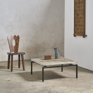 table basse brutaliste