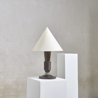 Lampe de table moderniste