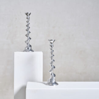 Paire de bougeoirs en aluminium